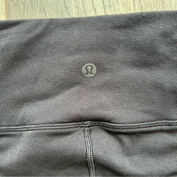 Lululemon High Rise Reveal Precision Tights in Black Size 2 Laser Cut Mesh Leg - Picture 10 of 12